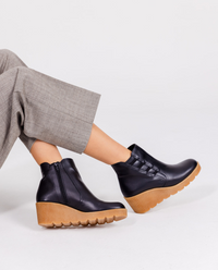 Stiefelette mit Keilabsatz MADONA-006 Schwarz