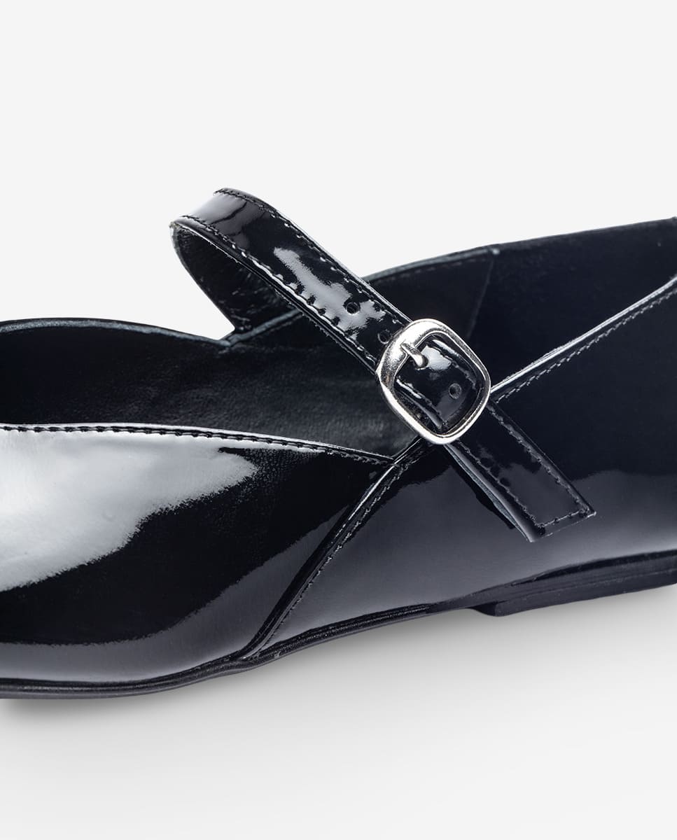 Schwarzer ARI-001 Tänzer